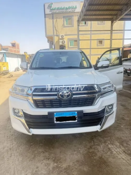 Toyota Land Cruiser 2021 White Used for Sale - 1