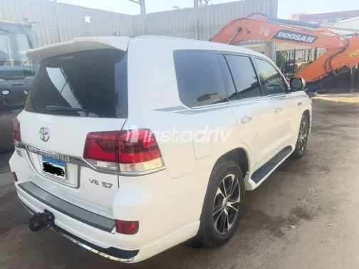 Toyota Land Cruiser 2021 White Used for Sale - 3