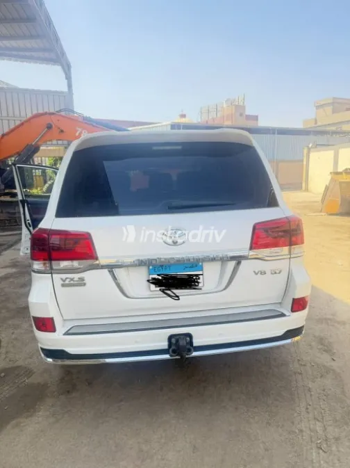 Toyota Land Cruiser 2021 White Used for Sale - 4