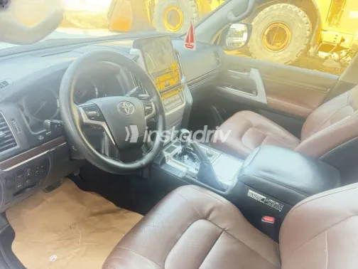 Toyota Land Cruiser 2021 White Used for Sale - 6