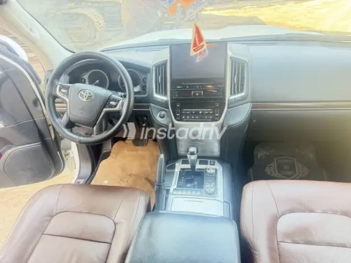 Toyota Land Cruiser 2021 White Used for Sale - 9