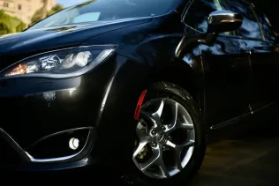 Chrysler Pacifica 2019 Gray Used for Sale