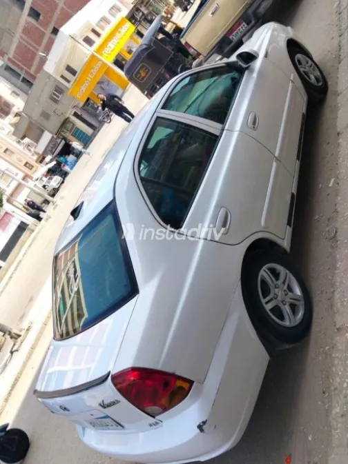 Hyundai Verna 2012 White Used for Sale - 3