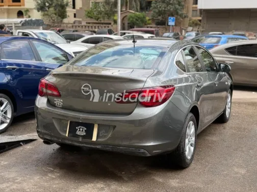 اوبل أسترا 2021 رمادي مستعملة للبيع - 3