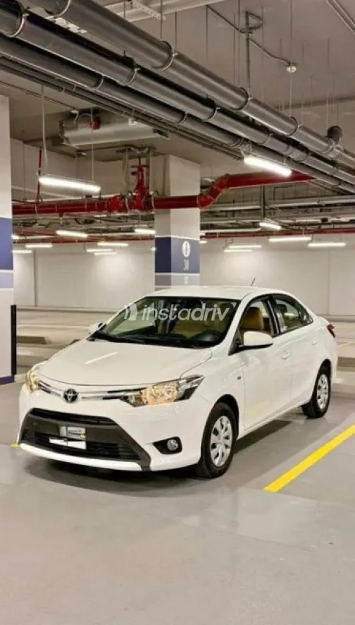 Toyota Yaris 2017 White Used for Sale - 1
