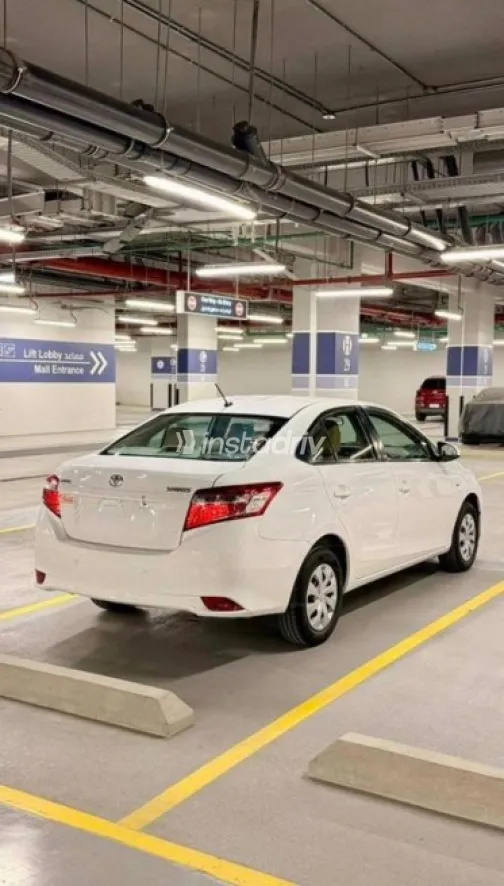 Toyota Yaris 2017 White Used for Sale - 3