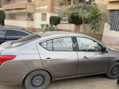 نيسان صنى 2018 رمادي مستعملة للبيع - 4