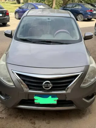 نيسان صنى 2018 رمادي مستعملة للبيع