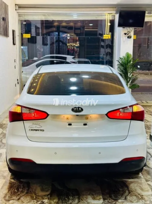 Kia Cerato 2016 White Used for Sale - 4