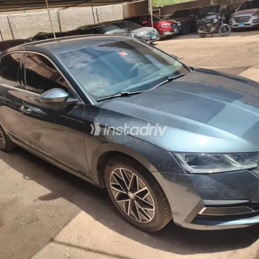 سكودا اوكتافيا A8 2021 أبيض مستعملة للبيع - 1
