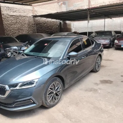 سكودا اوكتافيا A8 2021 أبيض مستعملة للبيع - 2