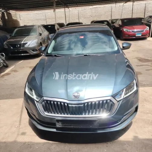 سكودا اوكتافيا A8 2021 أبيض مستعملة للبيع - 3