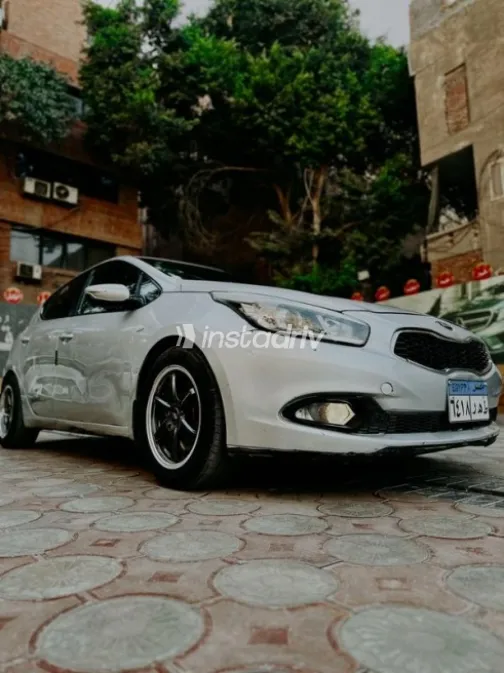 Kia Ceed 2016 Silver Used for Sale - 2