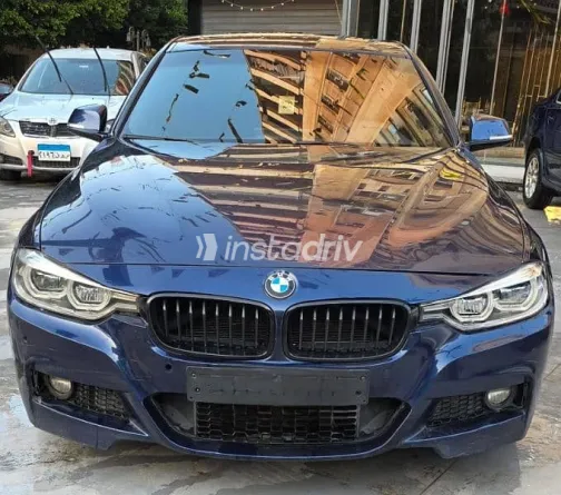 بي ام دبليو 320 2019 أزرق غامق مستعملة للبيع - 3