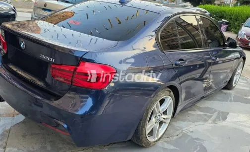 بي ام دبليو 320 2019 أزرق غامق مستعملة للبيع - 5