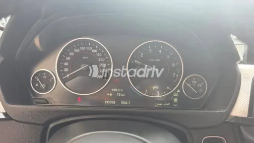 بي ام دبليو 320 2019 أزرق غامق مستعملة للبيع - 9