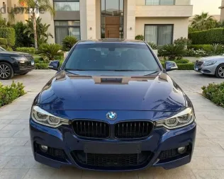بي ام دبليو 320 2019 أزرق غامق مستعملة للبيع