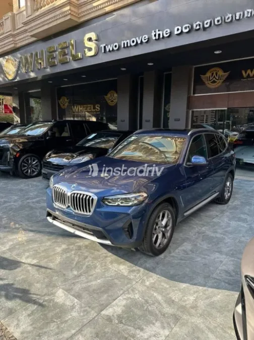 بي ام دبليو X3 2024 أزرق غامق مستعملة للبيع - 1