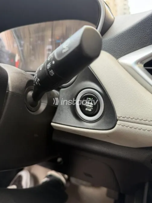 Chevrolet Captiva 2021 Silver Used for Sale - 4