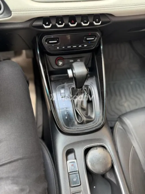 Chevrolet Captiva 2021 Silver Used for Sale - 5