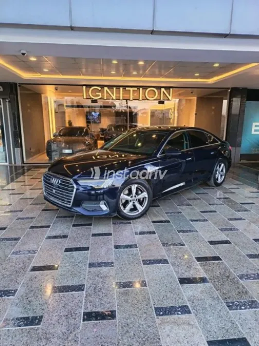 اودي A6 2020 أزرق غامق مستعملة للبيع - 1