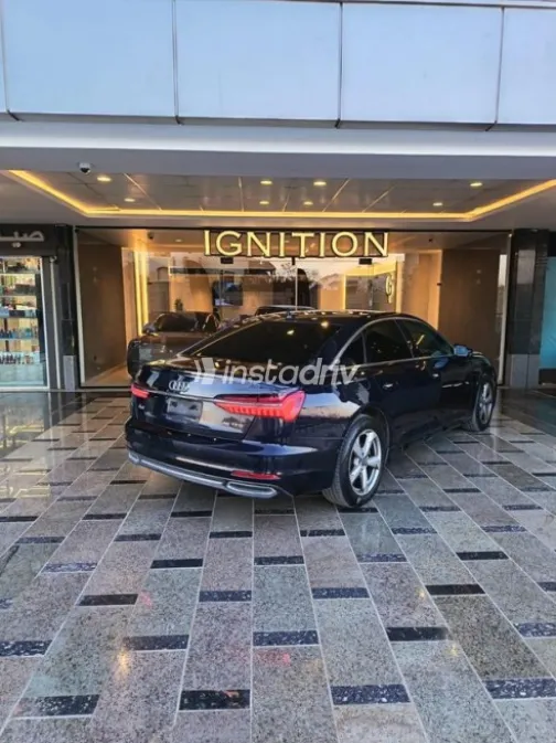 اودي A6 2020 أزرق غامق مستعملة للبيع - 2