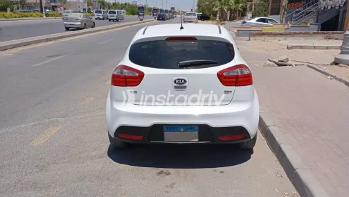 Kia Rio 2013 White Used for Sale - 1