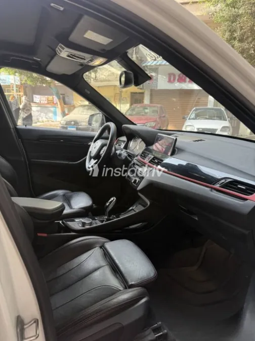 بي ام دبليو X1 2018 أبيض مستعملة للبيع - 9