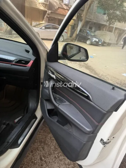 بي ام دبليو X1 2018 أبيض مستعملة للبيع - 10