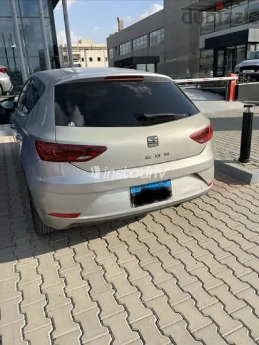 Seat Leon 2020 Silver Used for Sale - 1