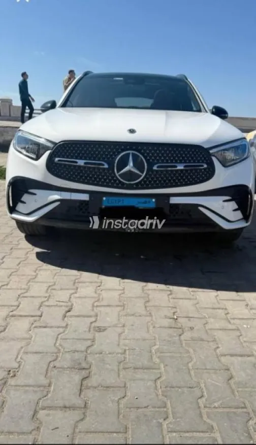 مرسيدس GLC 200 2024 أبيض مستعملة للبيع - 2