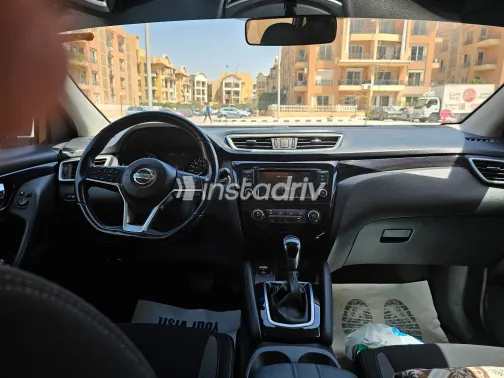 نيسان قشقاي 2021 فضي مستعملة للبيع - 2
