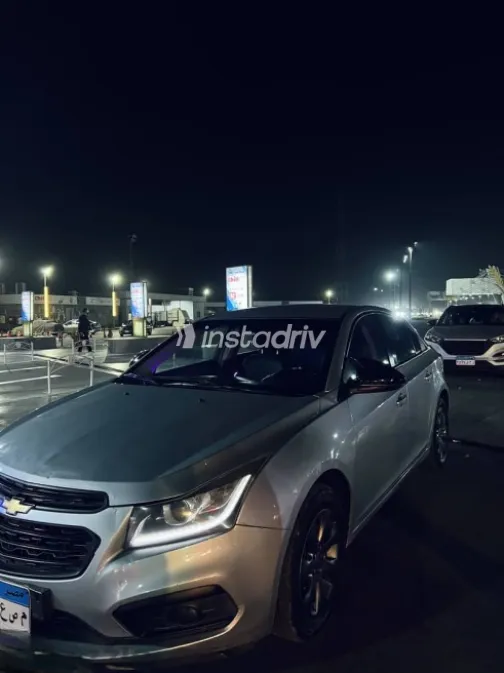 Chevrolet Cruze 2016 Silver Used for Sale - 3