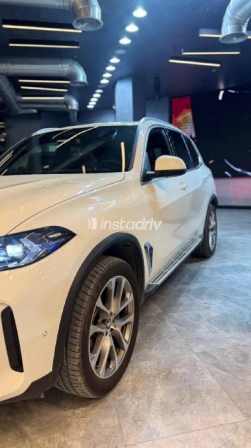 بي ام دبليو X5 2025 أبيض مستعملة للبيع - 2