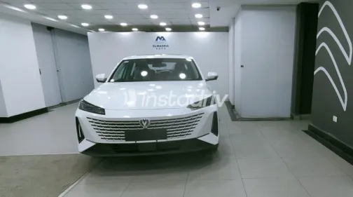 شانجان UNI-V 2024 أبيض مستعملة للبيع - 1