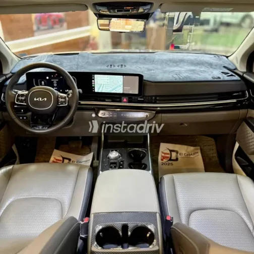 Kia Carnival 2024 Gray Used for Sale - 3