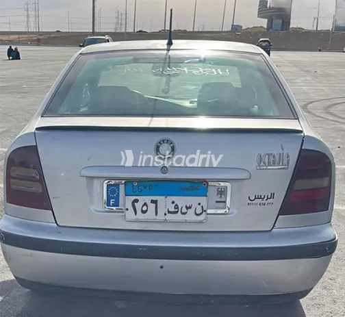 سكودا اوكتافيا 1998 فضي مستعملة للبيع - 2