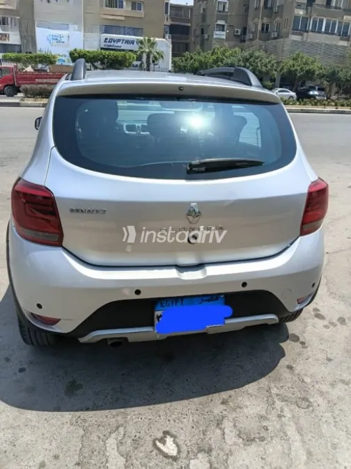 Renault Sandero Step Way 2021 Silver Used for Sale - 3