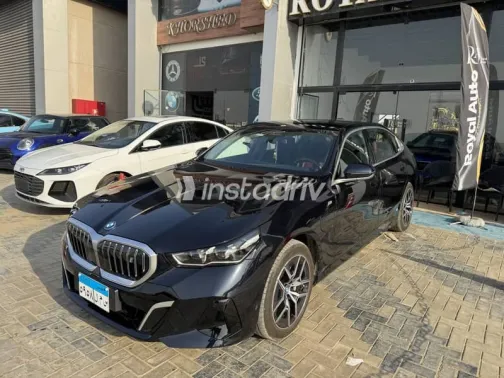 بي ام دبليو I5 2025 أزرق غامق مستعملة للبيع - 1