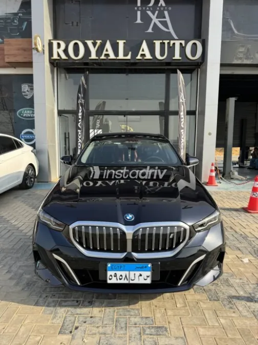بي ام دبليو I5 2025 أزرق غامق مستعملة للبيع - 2