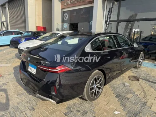 بي ام دبليو I5 2025 أزرق غامق مستعملة للبيع - 4