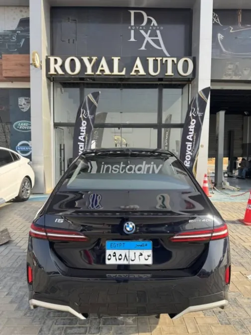 بي ام دبليو I5 2025 أزرق غامق مستعملة للبيع - 5