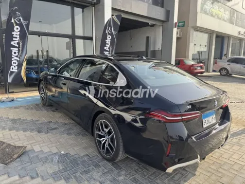 بي ام دبليو I5 2025 أزرق غامق مستعملة للبيع - 6