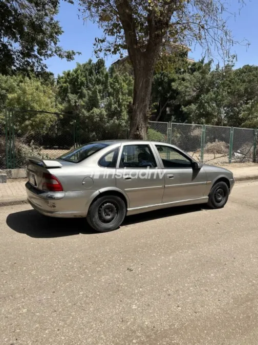 Opel Vectra 1996 Gold Used for Sale - 3