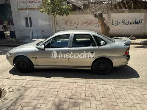 Opel Vectra 1996 Gold Used for Sale - 4