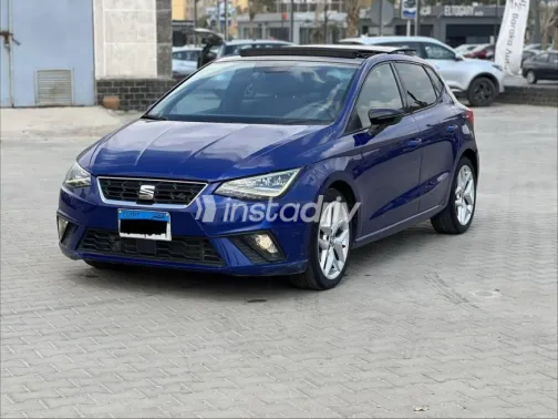 سيات ابيزا 2021 أزرق غامق مستعملة للبيع - 1
