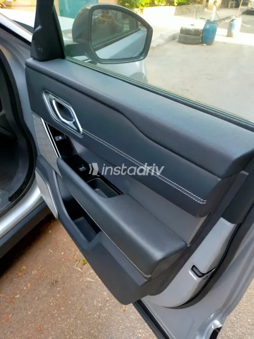 Land Rover Velar 2021 Silver Used for Sale - 3
