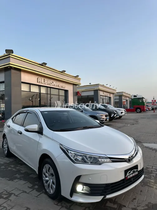 Toyota Corolla 2019 White Used for Sale - 1