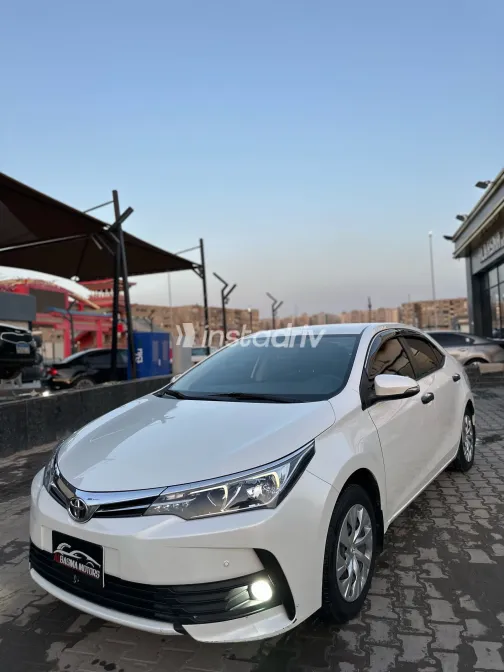 Toyota Corolla 2019 White Used for Sale - 4