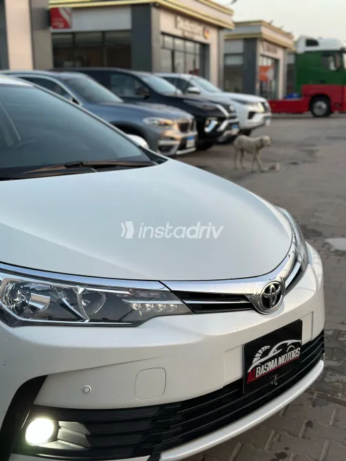 Toyota Corolla 2019 White Used for Sale - 7